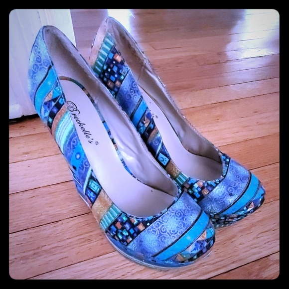 Shoes - Picture 1 of 4